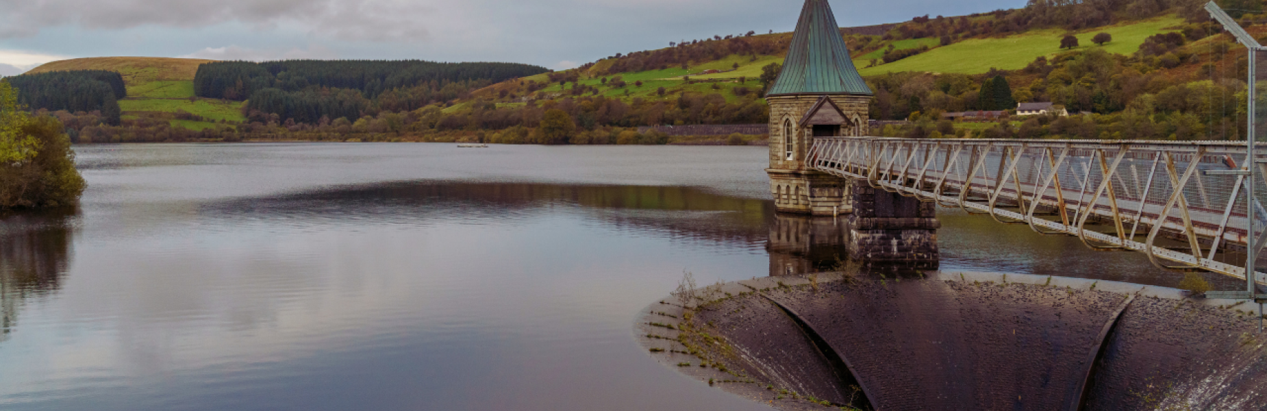 llun o gronfa ddŵr ym Merthyr